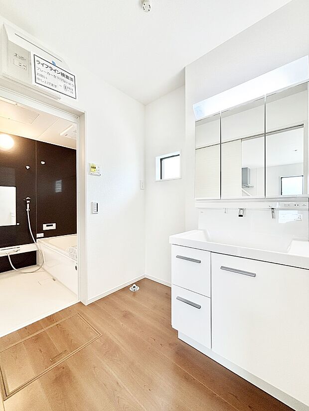 キッチンとの動線を考慮した水廻り集中設計で忙しい時間の家事もラクラク