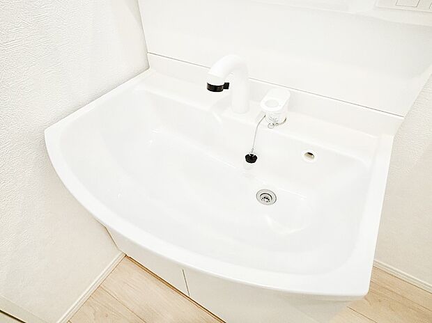 ハンドシャワー付き！使いやすい洗面台。