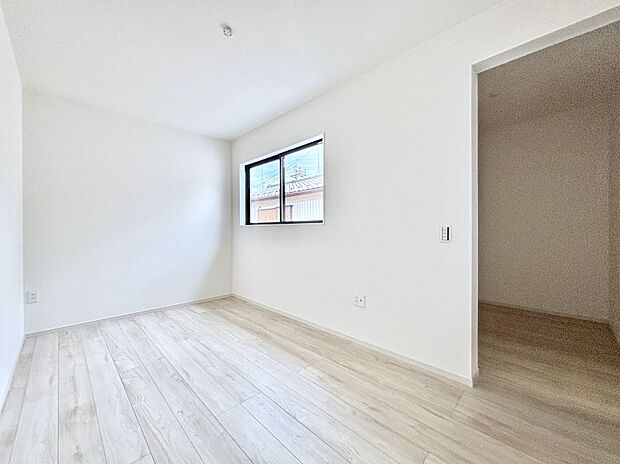 ウォークインクローゼットがあるお部屋。季節ごとの入れ替えも不要で便利です！