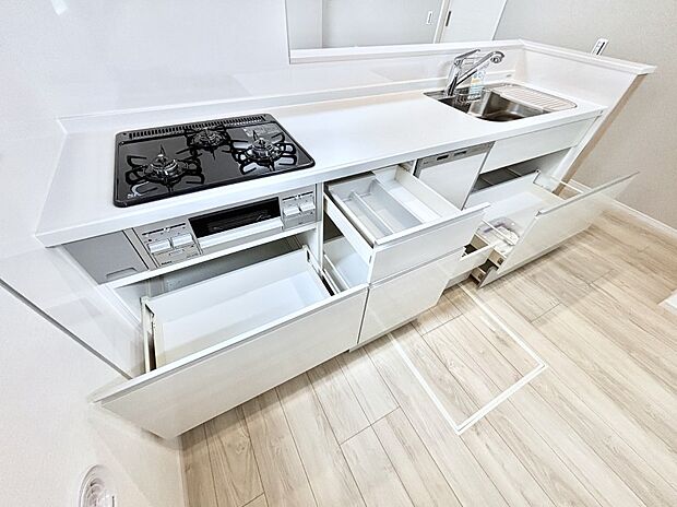 使いやすさを優先したスライド式収納タイプ！