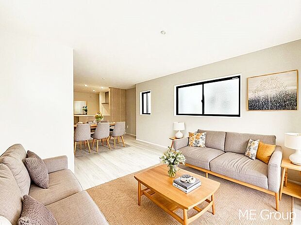 落ち着いた雰囲気のLDKは家族みんなの快適空間※家具はCGです