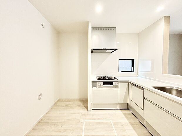 広々とした使い勝手の良いキッチンで日々のお料理も楽しくなりそう