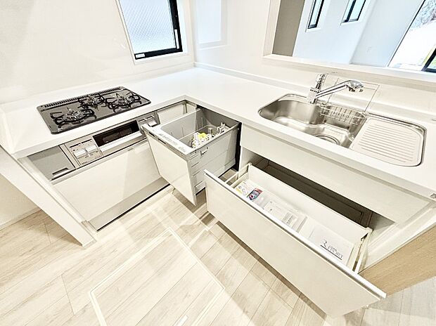 使いやすさを優先したスライド式収納タイプ!