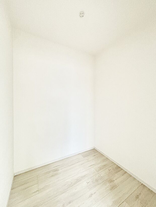 ウォークインクローゼットの活用で生活空間スッキリ