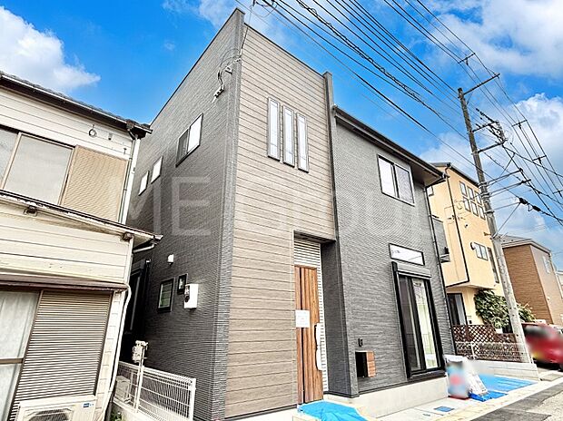 洗練された外観、上質な住空間が広がる室内は永く安心して過ごせる住居です。