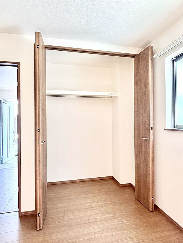 たっぷりの収納スペースで快適に暮らせそう 