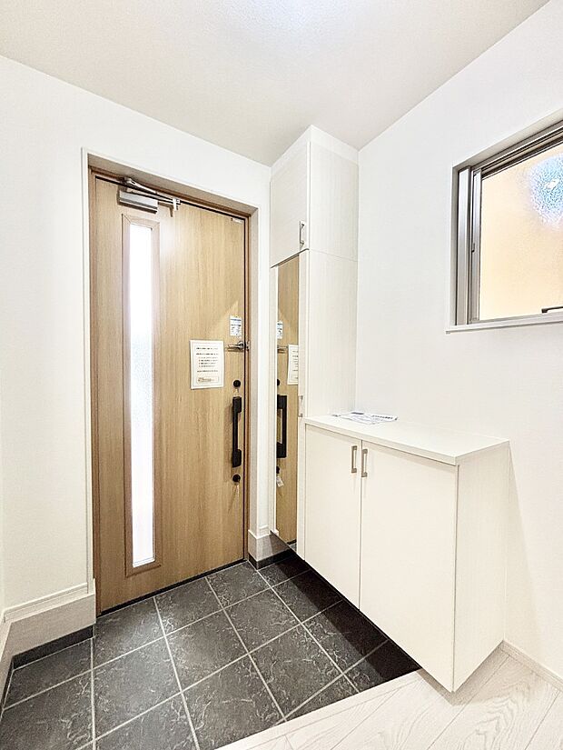 明るい玄関はお客様をお出迎えするのにぴったりです!