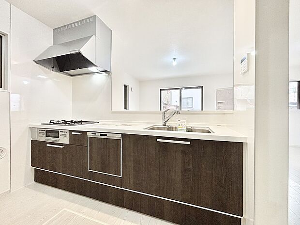 料理をしながらご家族との会話を楽しめる対面カウンターキッチン