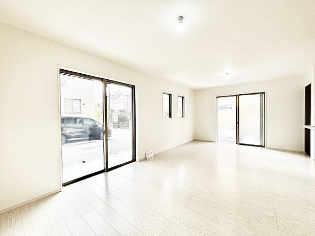 家族の笑顔が自然と生まれてくる、そんな雰囲気のダイニングに仕上がっています。