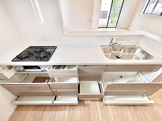 使いやすさを優先したスライド式収納タイプ！