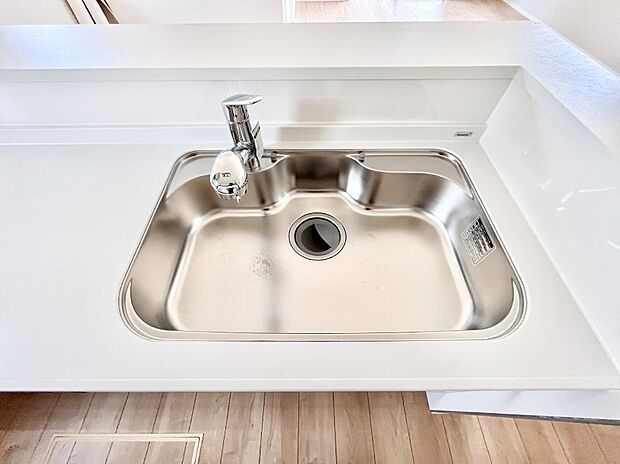 広々としたシンクでお料理やお皿洗いもラクラク快適に！