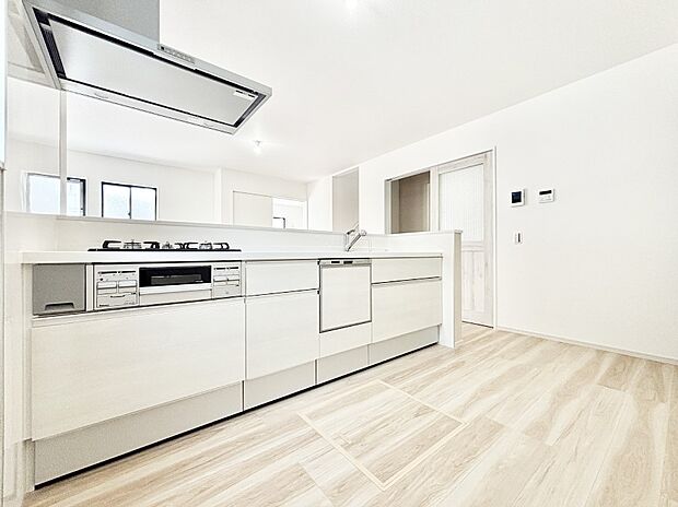 広々とした使い勝手の良いキッチンで日々のお料理も楽しくなりそう