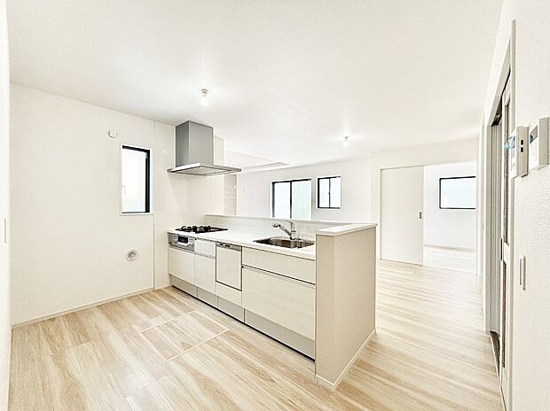 料理をしながらご家族との会話を楽しめる対面カウンターキッチン