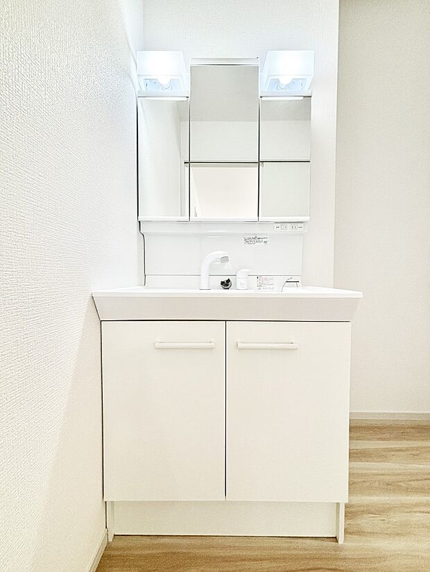 収納力と機能性に優れた洗面化粧台