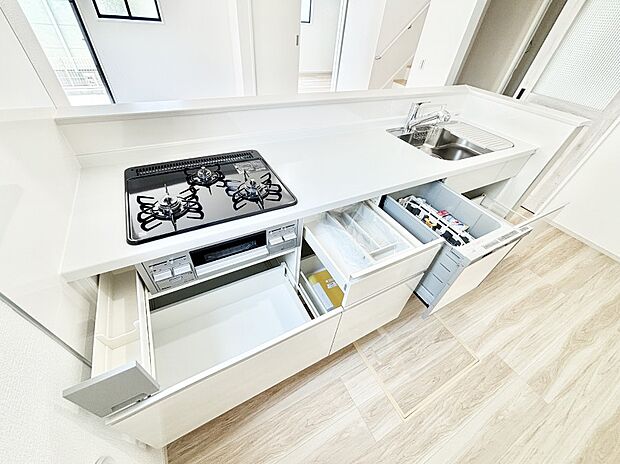 使いやすさを優先したスライド式収納タイプ!