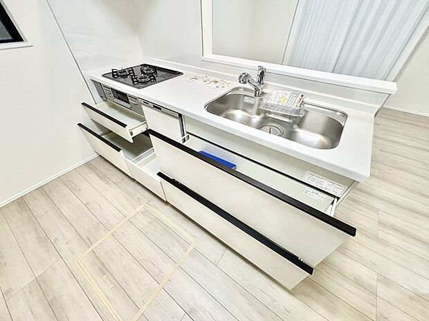 使いやすさを優先したスライド式収納タイプ!