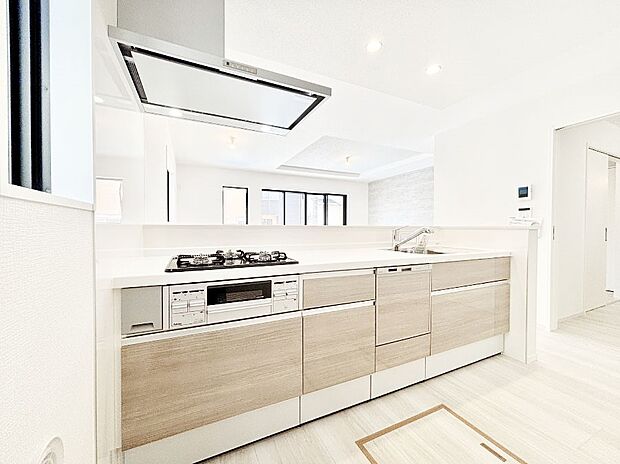 ゆとりあるキッチンスペースでお料理や食後の後片付けもスムーズに！