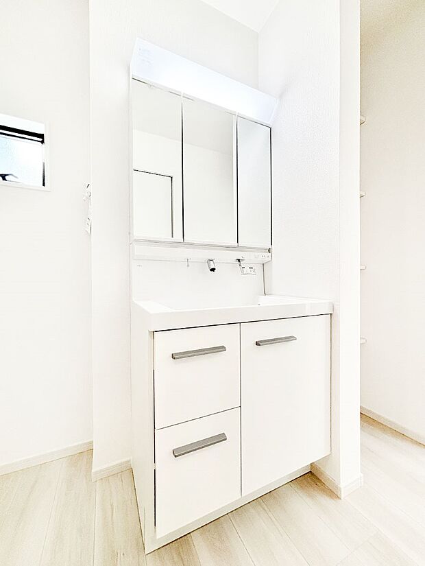 清潔感のある快適空間です。毎日の身支度も気持ち良くお使い頂けます。 