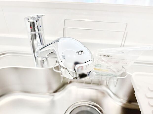 いつでも清潔なおいしいお水を。一つの水栓で水道水と浄水を使い分け。