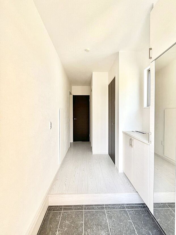 家族の帰宅やお客様をあたたかく迎える玄関