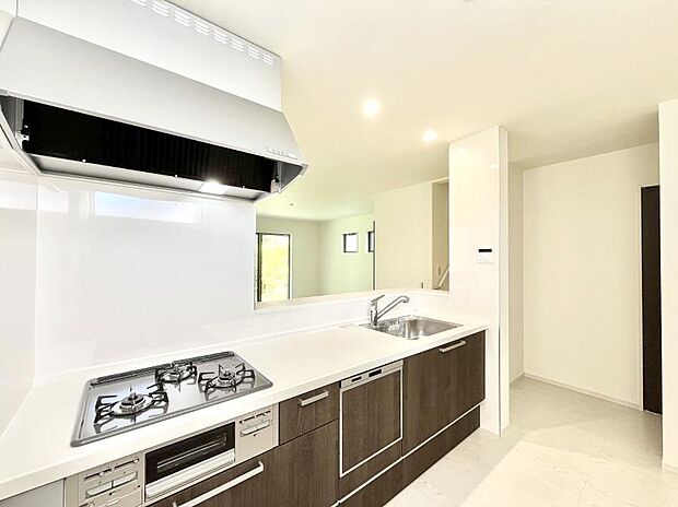 料理をしながらでもご家族との会話を楽しめる対面キッチン