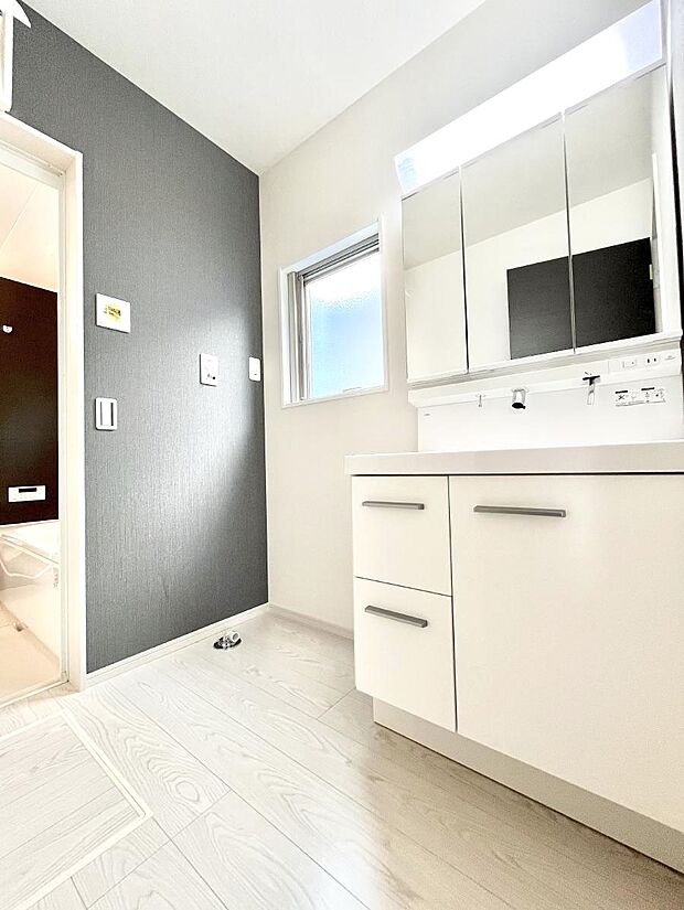 清潔感のある快適空間です。毎日の身支度も気持ち良くお使い頂けます。