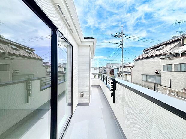 ゆったりバルコニーだから沢山お洗濯ものを干せます