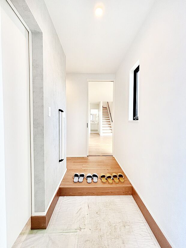 明るい玄関はお客様をお出迎えするのにぴったりです!