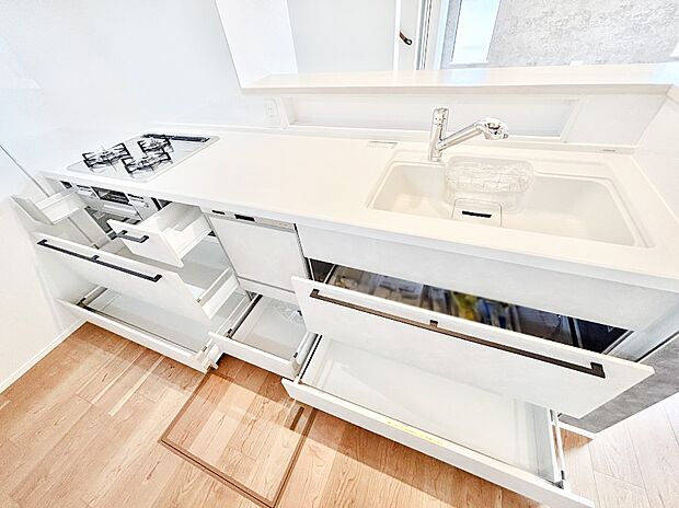 使いやすさを優先したスライド式収納タイプ!