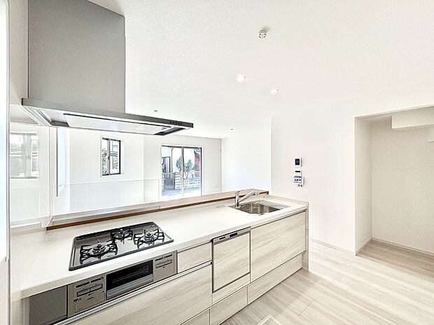 料理をしながらでもご家族との会話を楽しめる対面キッチン