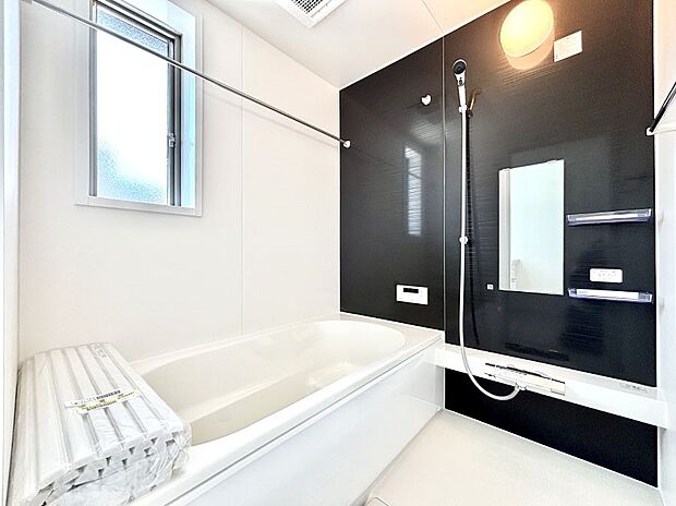 落ち着いた雰囲気でゆっくりお寛ぎいただけるバスルーム