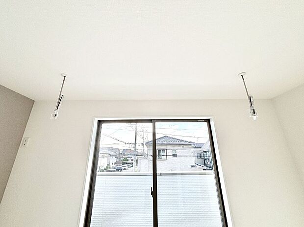 室内物干しポール。梅雨や花粉の時期に大活躍します。  