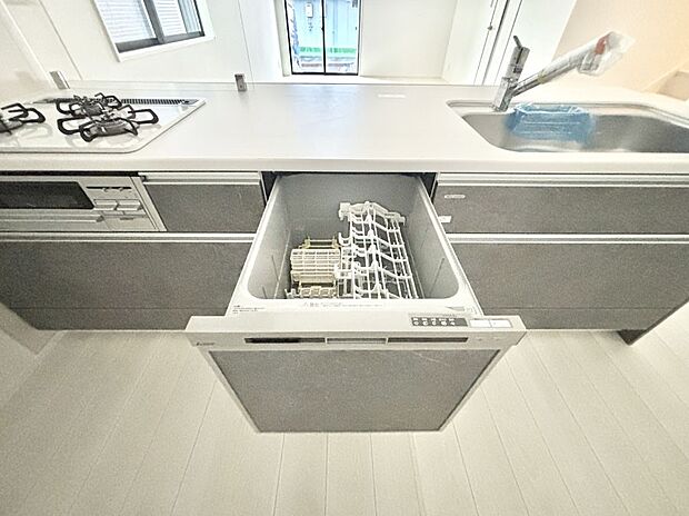 面倒なお片づけは食洗機にお任せ！家事の負担が減って、時間にも気持ちにもゆとりができます。