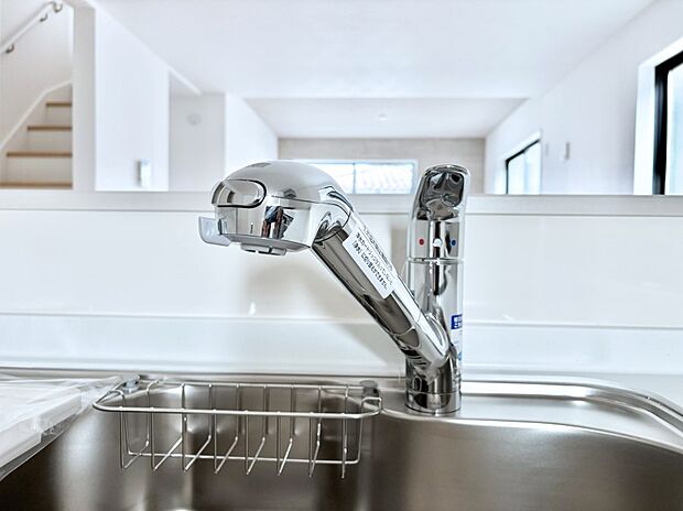 いつでも清潔なおいしいお水を。一つの水栓で水道水と浄水を使い分け。