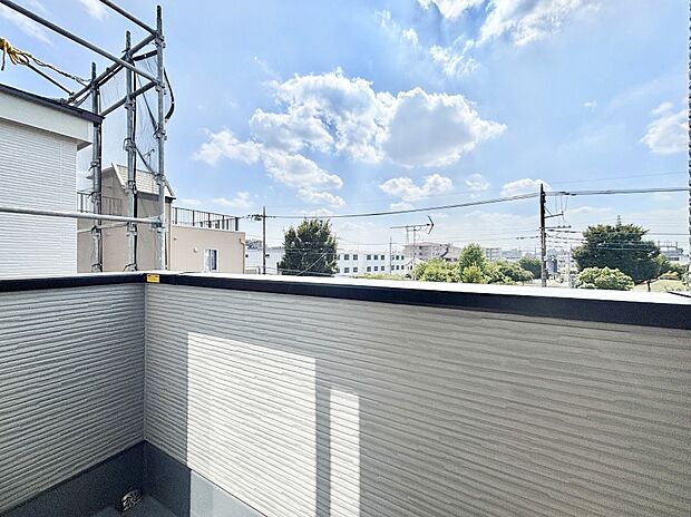 ゆったりバルコニーだから沢山お洗濯ものを干せます。