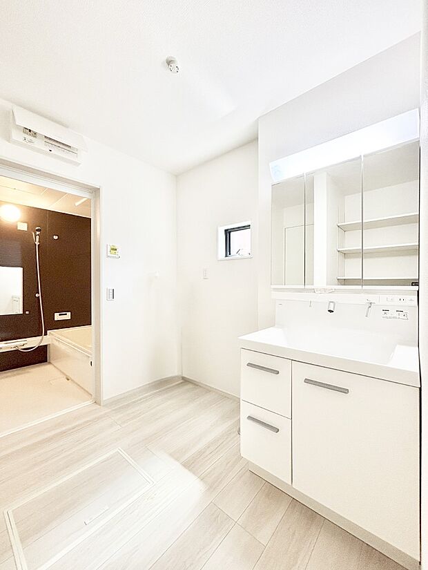 広々とゆとりのあるランドリースペース。