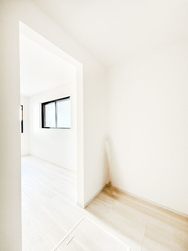 ウォークインクローゼット付きで生活空間を広く利用できます。