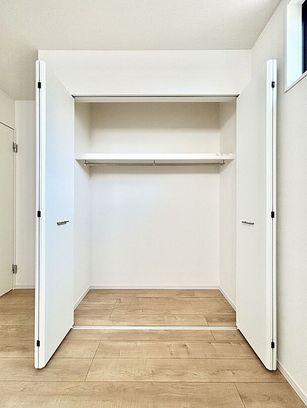 たっぷりの収納スペースで快適に暮らせそう 