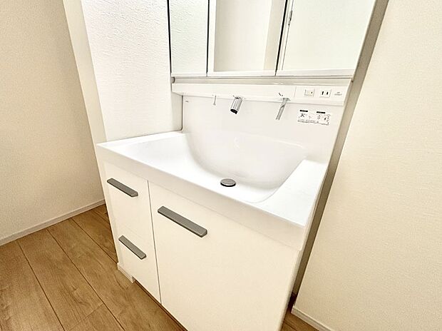 ハンドシャワー付き！使いやすい洗面台。