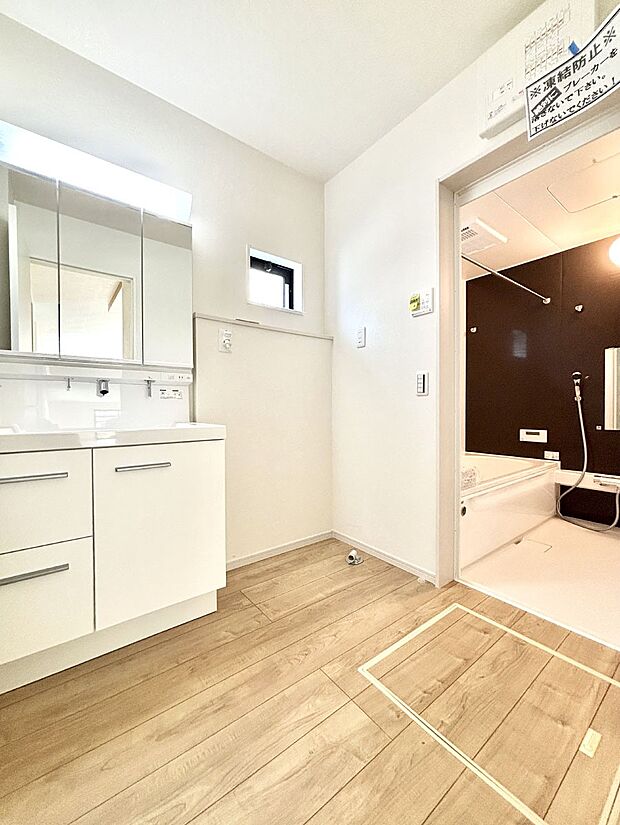 清潔感のある快適空間です。毎日の身支度も気持ち良くお使い頂けます。 