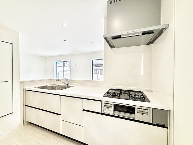 広々とした使い勝手の良いキッチンで日々のお料理も楽しくなりそう