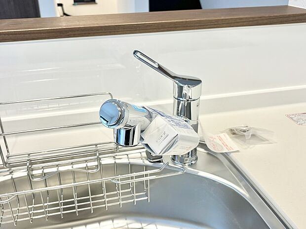 いつでも清潔なおいしいお水を。一つの水栓で水道水と浄水を使い分け。