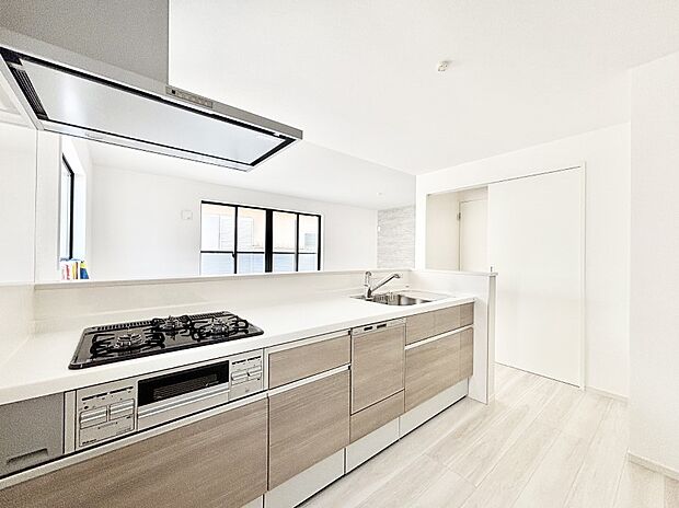 料理をしながらご家族との会話を楽しめる対面カウンターキッチン  