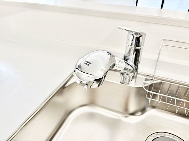 いつでも清潔なおいしいお水を。一つの水栓で水道水と浄水を使い分け。