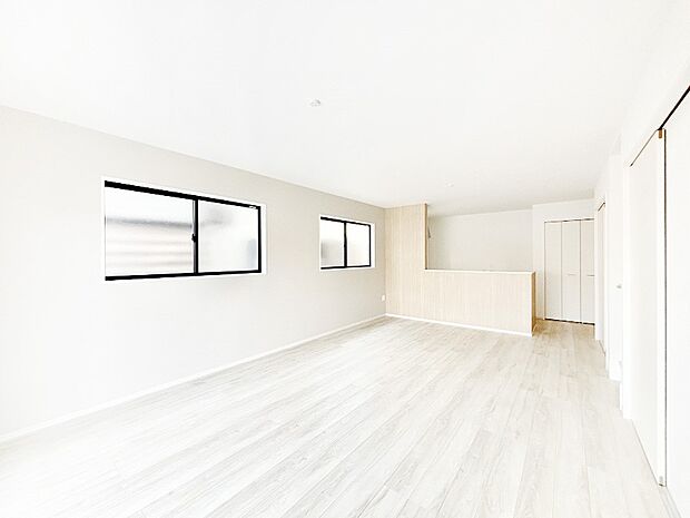 家族の笑顔が自然と生まれてくる、そんな雰囲気のダイニングに仕上がっています。