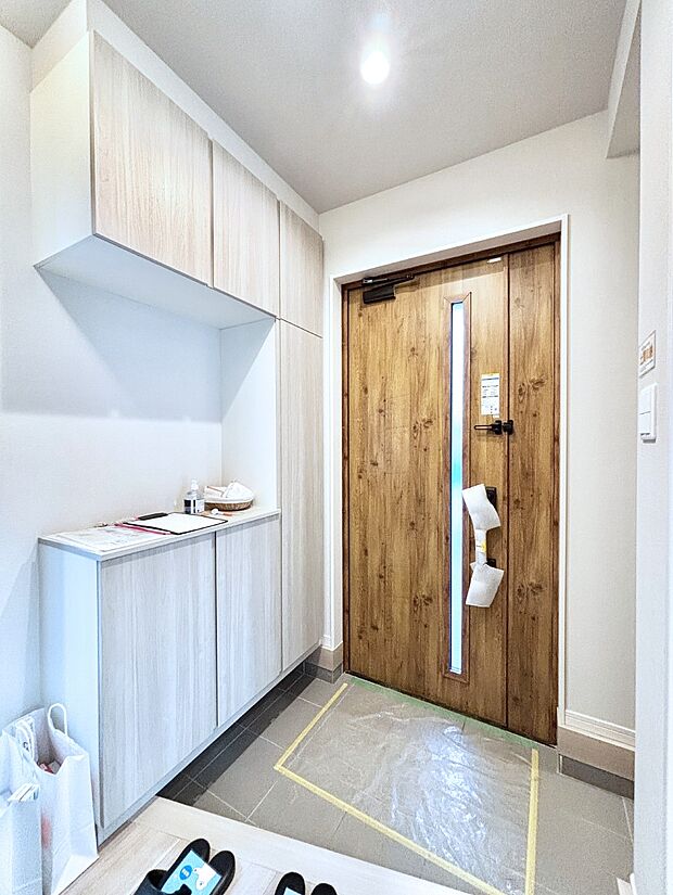 飾り棚を利用して、お越しいただくお客様をおもてなしできます。