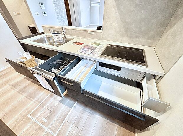 使いやすさを優先したスライド式収納タイプ！