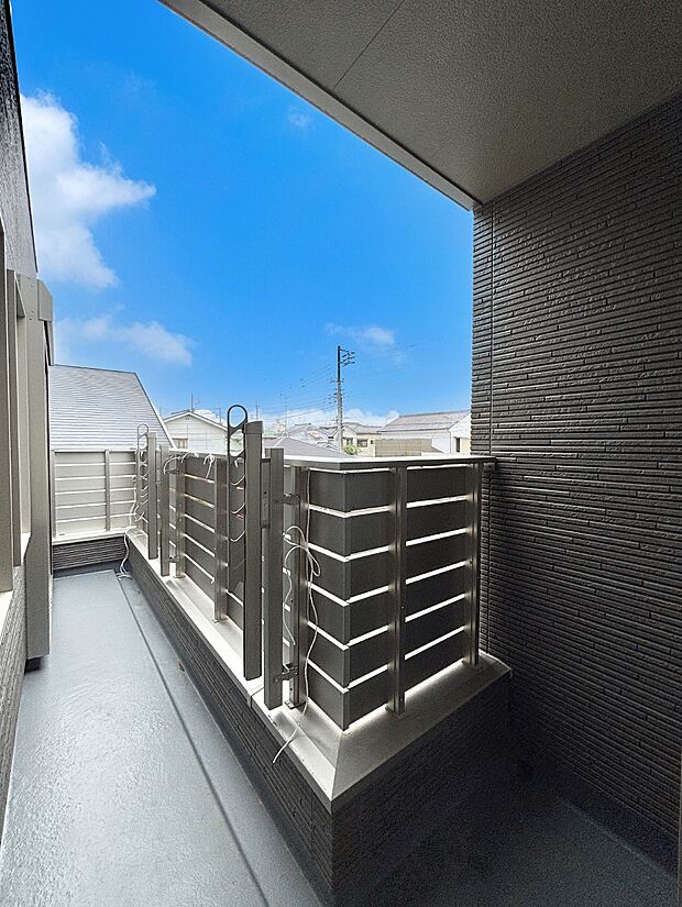 ゆったりバルコニーだから沢山お洗濯ものを干せます。