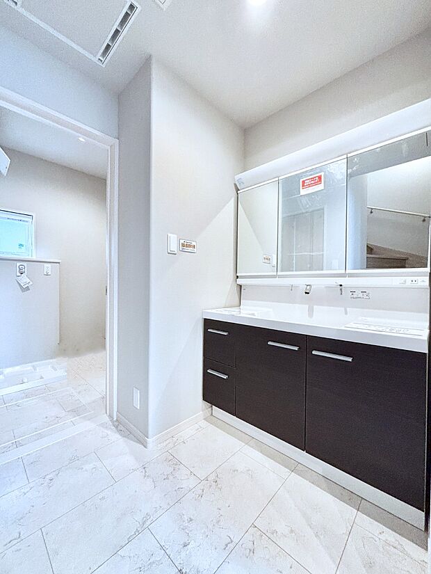 広々とゆとりのあるランドリースペース。