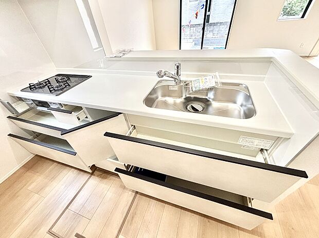 使いやすさを優先したスライド式収納タイプ！